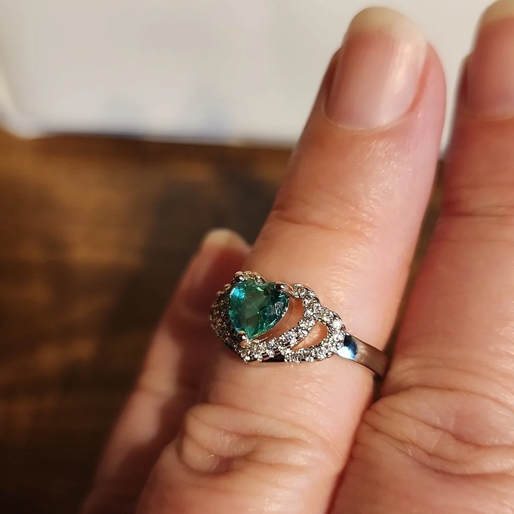 ❤️ GREEN HEART RING - Picture 6 of 6